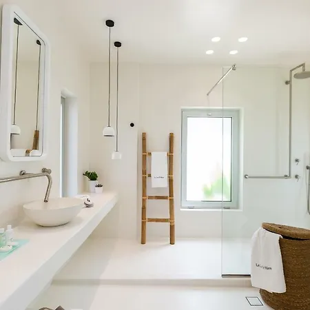 La Casa Di Mare, Luxury Front With Private Pool, Whirlpools & Sauna, By Thinkvilla Βίλα